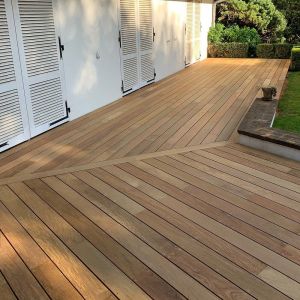 Kit complet terrasse bois exotique IPE pour 40 m&sup2;, Lames 1,25 m, lambourdes 2,15 m, plots r&eacute;glables et visserie Inox.
