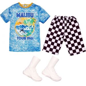 Image de Mattel Fashion Pack Ken - HJT23 - tenue vêtements pour poupée Ken - T-shirt Malibu + Short à carreau noir et blanc + baskets blanche