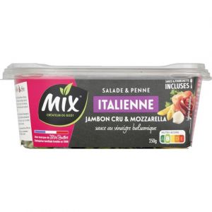Image de MixVibes Salade Italienne compos&eacute;e de p&acirc;tes, d'allumettes de jambon cru, de mozzarella et de tomates - La barquette de 250g