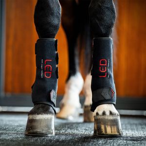 Gu&ecirc;tres pour cheval ferm&eacute;es luminoth&eacute;rapie Horseware LED