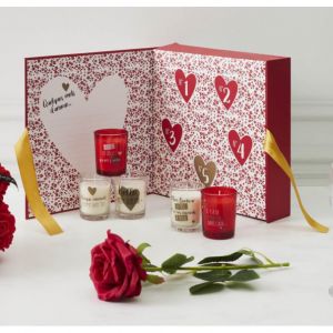 Coffret 5 Bougies Parf &eacute;es "Amour" 50g Blanc & Rouge Prix