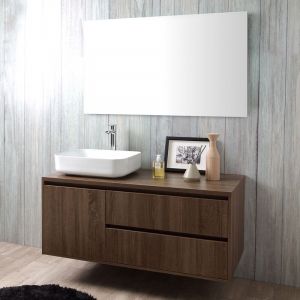 Image de Kiamami Valentina MEUBLE DE SALLE DE BAIN SUSPENDU AVEC ASPECT EN BOIS DE NOYER FONCÉ 120CM ET MIROIR AVEC BORDS POLIS | SIENA