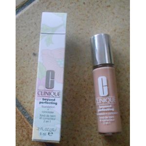 Clinique Beyond perfecting 4 Creamwhip - Fond de teint et correcteur 2 en 1