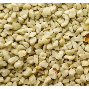 BusyBeaks Cacahu&egrave;tes Concass&eacute;es Alimentation Nutritive Jardin Sauvage pour Oiseaux Fra&icirc;chement Pr&eacute;par&eacute;e Qualit&eacute; Sup&eacute;rieure 1kg