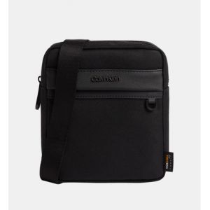 Calvin Klein Sacoche en nylon textur&eacute;
