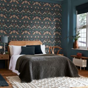 Morris & Co. Papier peint intissé Strawberry Thief Deep Blue 1005 x 52cm Bleu