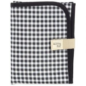 Walking Mum Matelas &agrave; langer I Love Vichy. Design portable et pliable. Facile &agrave; ranger dans le sac de maternit&eacute;. Couleur : noir. Dimensions : 18 x 27 x 4 cm.