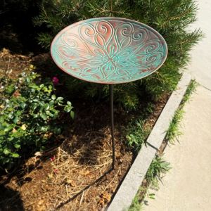 Image de Nature & D&eacute;couvertes Mangeoire et abreuvoir artisanal pour oiseaux &agrave; planter en m&eacute;tal grav&eacute;