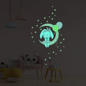 Sticker phosphorescent lumineux - lapin assis sur la lune et 30 étoiles - Autocollant mural plafond enfant fluorescent - 30x30cm