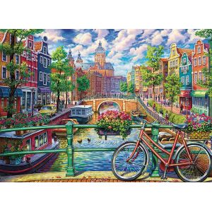 Cobble hill Amsterdam Canal