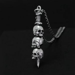 Collier avec Pendentif Epée et Têtes de Morts