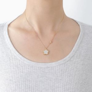Collier Tr&egrave;fle Nacr&eacute; Cha&icirc;ne Dor&eacute;e Pendentif pour Femme