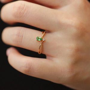 Bague avec Goutte d'Eau en Pierre et Zircon