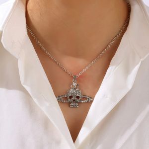 Collier avec Pendentif Tête de Mort en Strass