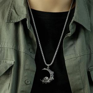 Collier avec Pendentif Croissant de Lune et Tête de Mort