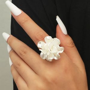 Bague Grosse Fleur Blanche