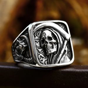 Bague Carrée avec Tête de Mort