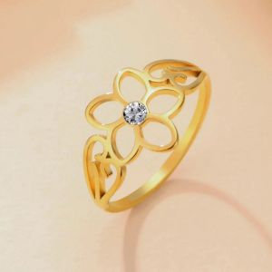 Bague Fleur &agrave; 5 P&eacute;tales et Zircon