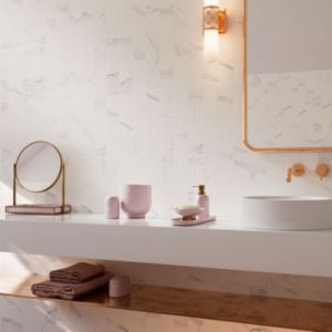 Fa&iuml;ence murale d&eacute;cor lin&eacute;aire effet marbre blanc calacatta mat L.30 x l.7 cm, Minerra