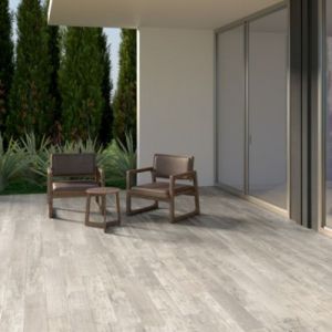 Carrelage sol ext&eacute;rieur en gr&egrave;s c&eacute;rame &eacute;maill&eacute; effet bois blanc l.15 x L.90 x &eacute;p.0,86 cm Timberlane