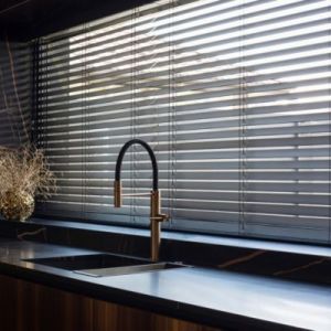 Store vénitien Bambou sans perçage lame bois L.250 x l.120cm Madeco