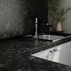 Plan de travail stratifi&eacute; granit noir Izee L. 246 cm x l. 63,5 cm x &Eacute;p. 38 mm