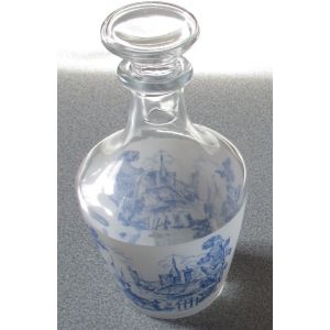 Carafe À Liqueur Avec Bouchon - Modèle Vintage En Verre Décoré Style Toile De Jouy En Bleu Sur Fond Blanc - Hauteur 16cm Et 18cm Avec Le Bouchon - Mention France Au-Dessous - Occasion