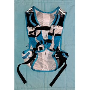 Raidlight Ultra Legend 5 Sac De Trail Multipoche Gilet Sifflet + Gourde D'Hydratation Sac Running Olmo Blanc Et Bleu 5 Litres Ultra Leger Poches Porte Bidons Pour Gourdes Souples Pliable 390 Gr - Occasion