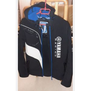 Veste Blouson Leger De Moto À Capuche Homme Yamaha Taille M Excellent État Pas Porté. Matière Tissu Polyester/ Elasthanne - Occasion