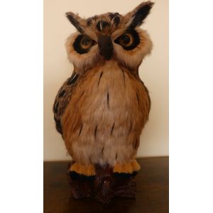 Hibou en poils et plastique. Hauteur 30 cm - Occasion