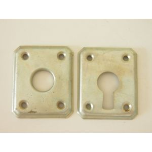 Paire d' Entrées de serrure, fer galva. embouti 47x39x4mm, pour entrée Canon 14mm de clé à gorges + entrée portée 14mm pour Béquille ou Bouton - Occasion