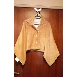 Liseuse Polaire Toute Douce, Très Chaude, Taille Unique, Coloris Marron Clair Intérieur Écru, Fermeture 3 Boutons Blancs Sur L'avant, 100 % Polyester, Dimensions : Longueur 132 Cm, Largeur 61 Cm. - Occasion
