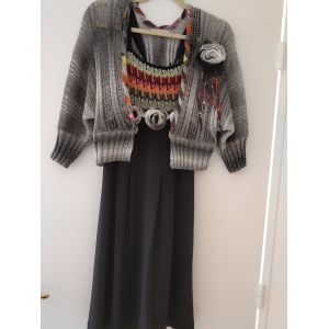 Robe Habillée Marque Italienne Evalinka Avec Un Cardigan Très Original Du Même Thème - Occasion
