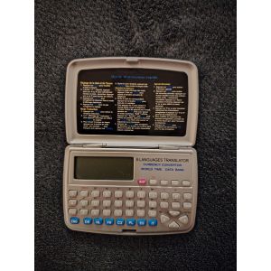 Traducteur 8 langues ( anglais,allemand,n&eacute;erlandais,fran&ccedil;ais,polonais,espagnol,italien,tch&egrave;que)de marque Bayard,annuaire t&eacute;l&eacute;phonique,agenda &eacute;l&egrave;ctronique. - Occasion
