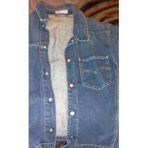 Veste En Jean Porté Juste Deux Fois. C'est Une Veste En Jean Bleu Couleur Jean De Taille L Porté Donc Juste Deux Fois. État Quasiment Neuf À Porter Durant Un Hiver Doux Mais Aussi Pourquoi Pas L'été. - Occasion