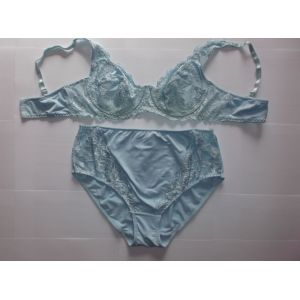 *** Ensemble Soutien-Gorge & Culotte Bleus *** - &laquo; Fran&ccedil;oise Saget &raquo; - Taille 50-52 / 95b - Occasion