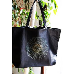 sac Galeries Lafayette noir avec motif dor&egrave; avec grandes anses - Occasion