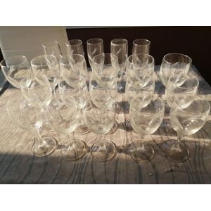 Verres Grav&eacute;s Cristal. 5 Coupes De Champagne, 6 Verres &Agrave; Vin Rouge, 10 Verres &Agrave; Vin Blanc - Occasion