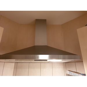 Hotte d&eacute;corative tout inox SMEG modele KSED92X Dimensions 90cm x60x 80cm (hauteur variable) 500m3/h 3 filtres 2 lampes ventil 3 vitesses Puissance de 260W - Occasion