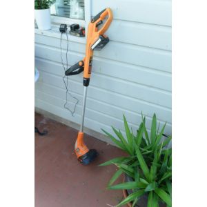 Coupe-bordures sans fil - 23 cm - 18 V BLACK&#43;DECKER GLC1823L - Occasion
