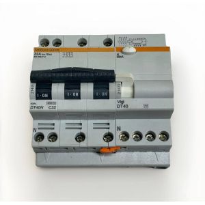Disjoncteur Diff&eacute;rentiel T&eacute;trapolaire Merlin Gerin 32A DT40N 30 mA + Vigi DT40 - Occasion