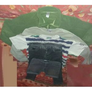 Polo Manches Longues Vert Velours + T-Shirt Manches Longues Crème + T-Shirt Rayé Crème Bleu Rouge + Pantalon Velours Gris + Short Jean Gris - 5 Pièces - 14 Ans - Garçon - Occasion