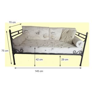 Banquette en fer d&eacute;montable, imitation fer forg&eacute;, avec sa garniture compl&egrave;te. - Occasion