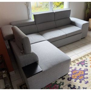 Canap&eacute; convertible achet&eacute; en 2022 &agrave; 1440 euros chez Conforama. Vendu avec 2 poufs. livraison possible avec un suppl&eacute;ment (dans les communs aux alentours) - Occasion