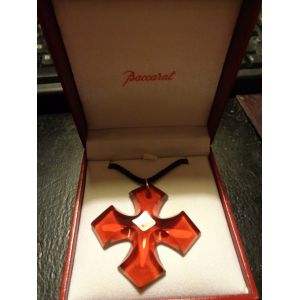 Joli Pendentif Cristal Baccarat Motif Croix Occitane Rouge 5,5 X 5 Cms - Occasion