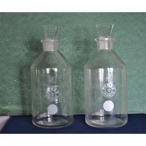 Lot 4 Flacons En Verre Pyrex Avec Bouchons - Occasion