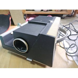 projecteur de diapositives SAWYERS RH 150 est un appareil de projection optique de diapositives au format 35mm - Occasion