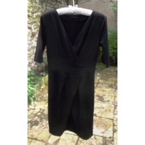 Robe Sisley Noire À Fine Rayures Jamais Portée Taille 36.84% Polyester 33% Viscose 3% Élasthanne - Occasion