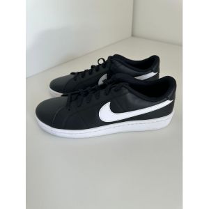 Nike Court Royale 2 Low Noir Blanc Taille 43 - Occasion
