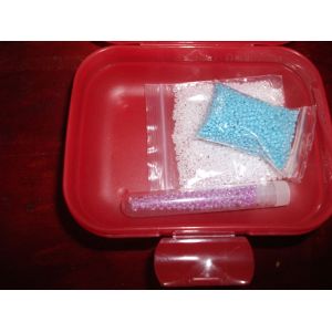 Lot De Deux Sachet Et Un Tube De Perles - Occasion